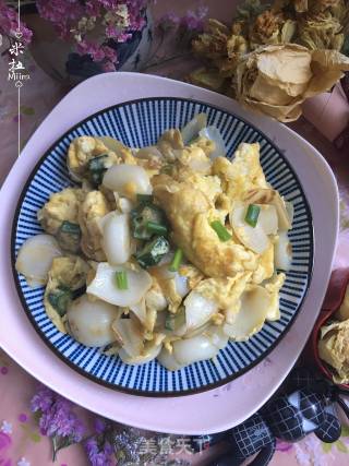 Scrambled Eggs with Lily recipe