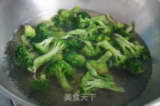 Cold Broccoli Black Fungus recipe