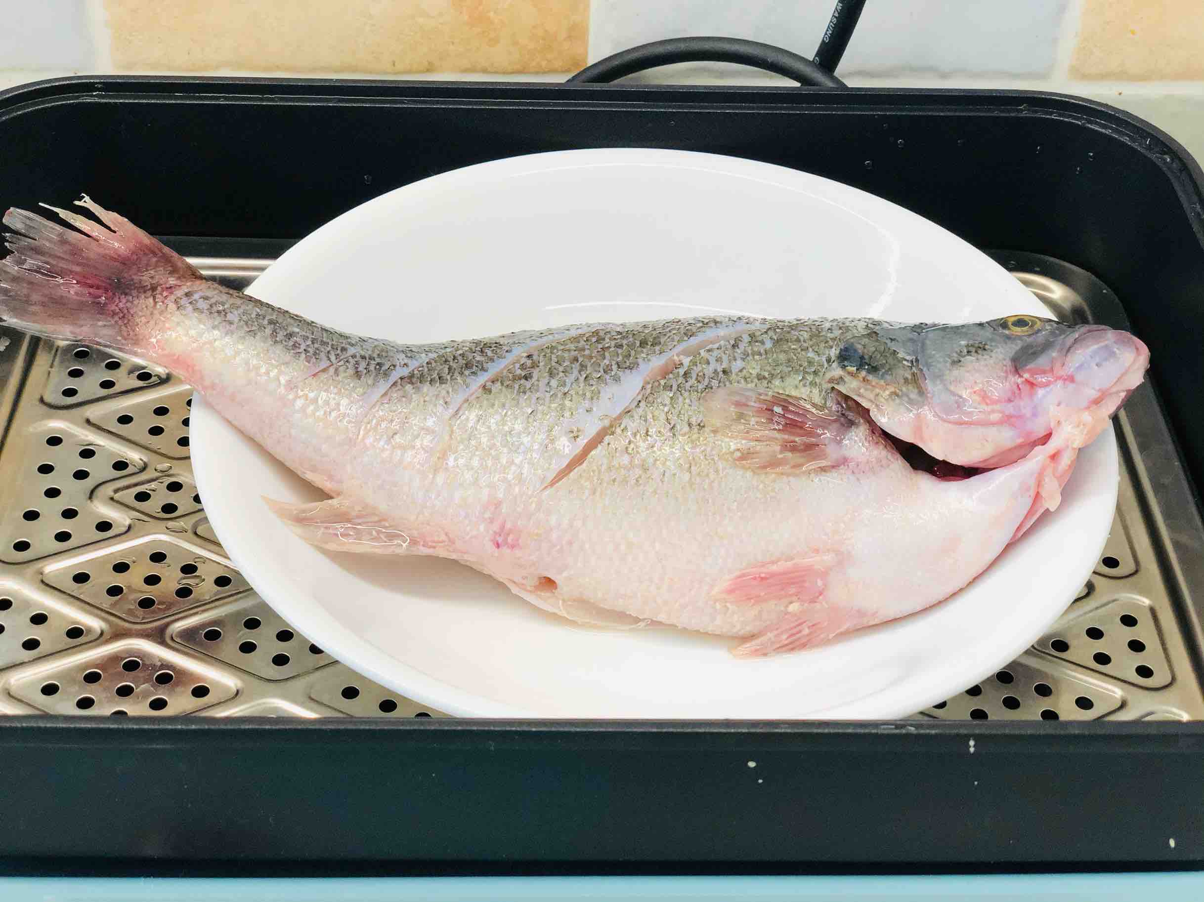 Sour and Spicy Lemon Steamed Sea Bass recipe