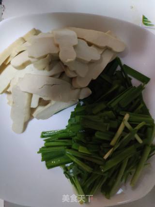 Stir-fried Chives with Dried Tofu recipe