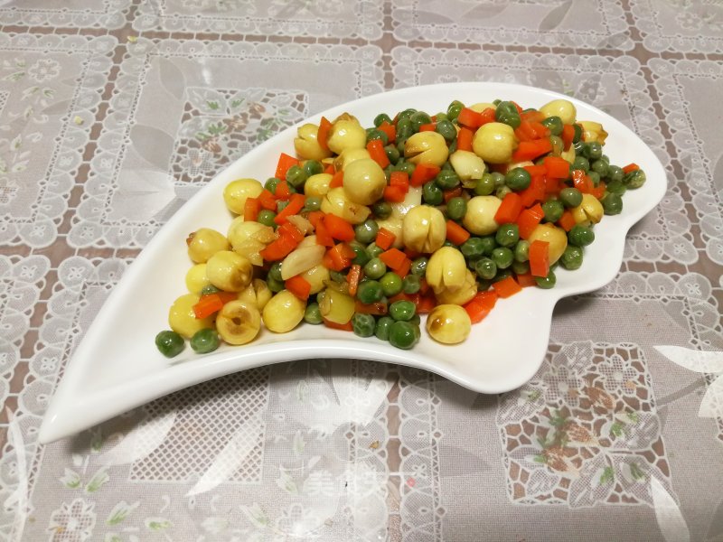 Fried Peas with Fresh Lotus Seeds recipe