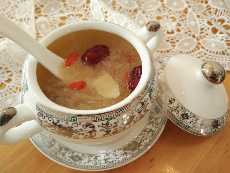 Fresh White Fungus Soup recipe