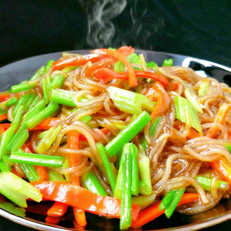 "home Cooking" Celery Stir-fried Noodles recipe