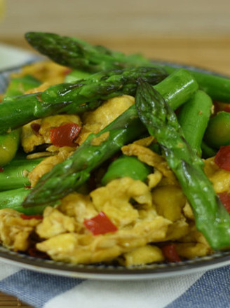 Scrambled Eggs with Chopped Pepper and Asparagus