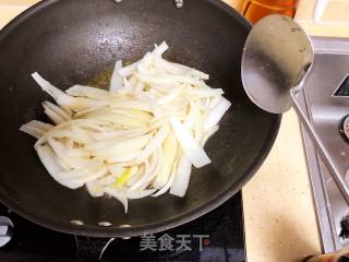 Stir-fried Shredded Pork with Onion recipe