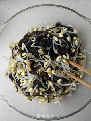 Fern Root Powder Mixed with Bean Sprouts recipe