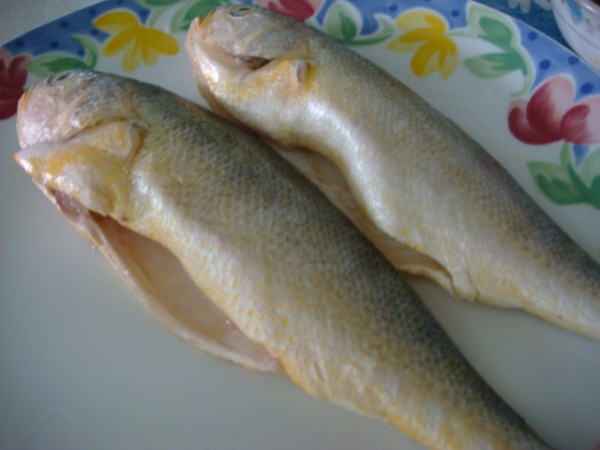 Braised Yellow Croaker with Capers recipe