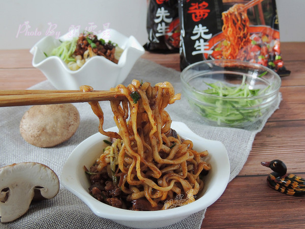 Mushroom Fried Noodles with Minced Meat recipe