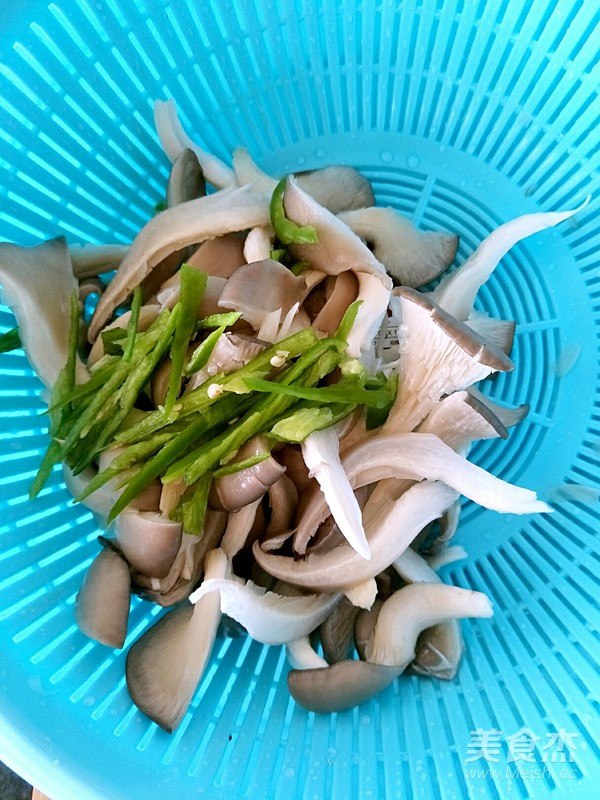 Oyster Mushroom Sliced Noodles recipe