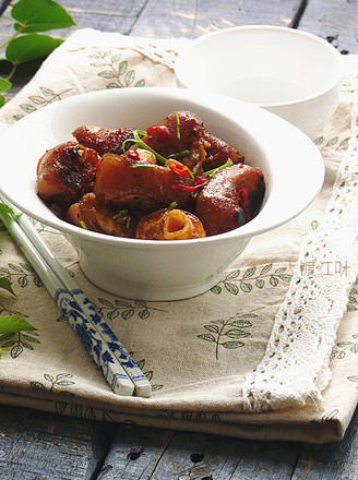 Stir-fried Pork Trotters with Black Pepper Sauce