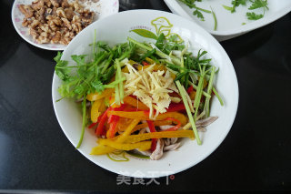 Shredded Belly with Walnuts and Bell Peppers recipe