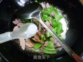 Stir-fried Foie Gras with Green Peppers recipe