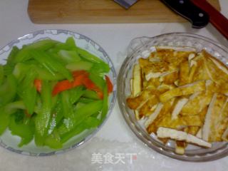 Celery Simmered with Tofu recipe