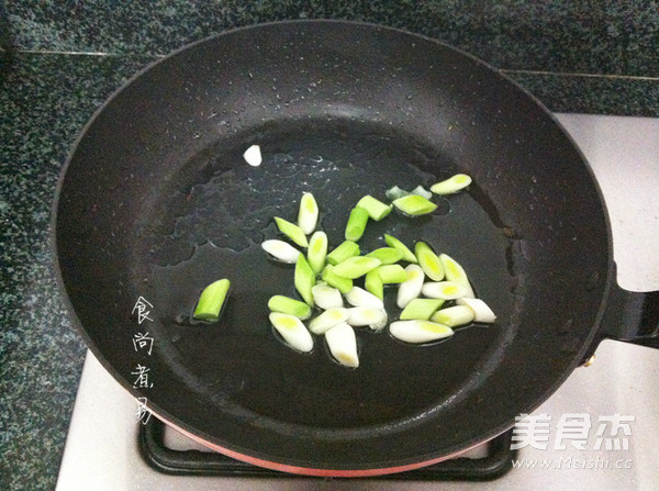 Fried Small River Prawns with Garlic Sprouts recipe