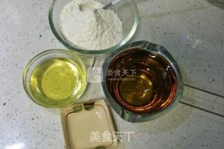 Cantonese-style Coconut Milk Fragrant Mooncakes recipe