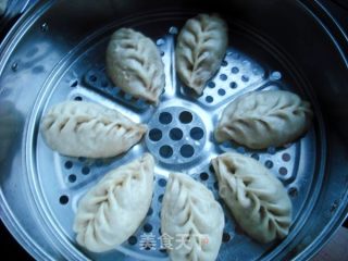 Wheat Buns with Meat Stuffed with Green Radish recipe