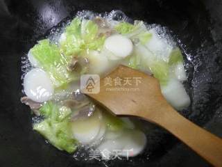 Boiled Rice Cakes with Chicken Gizzards and Cabbage recipe