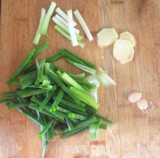 Stir-fried Crab with Ginger and Green Onion recipe