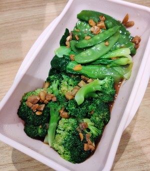 Lettuce in Oyster Sauce Served in 5 Minutes recipe