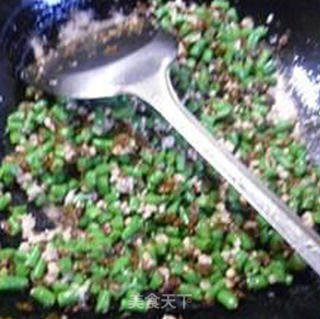 Sprouts and Minced Pork Fried with Beans recipe