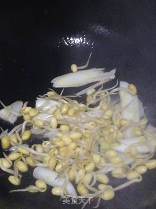 Potherb Mustard Fried Soybean Sprouts recipe