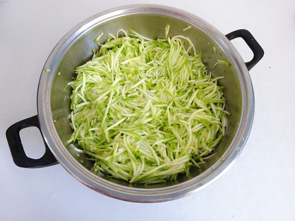 Steamed Dumplings with Cucumber and Egg recipe