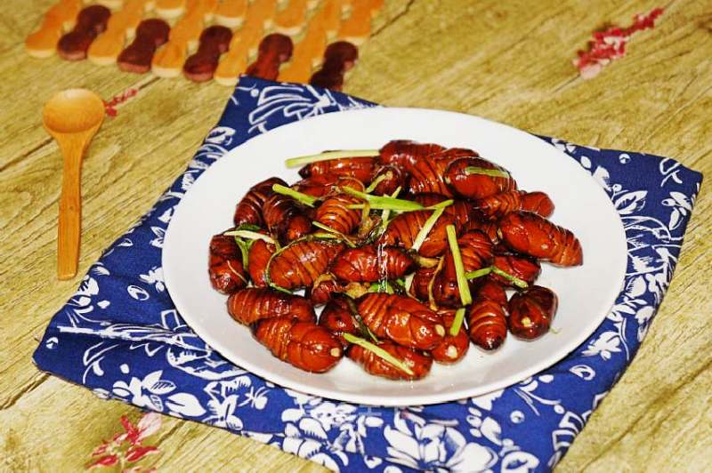 Stir-fried Silkworm Pupa with Green Onion and Ginger recipe