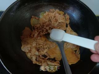 Stir-fried Soy Oil Skin with Potato Shredded Pork recipe