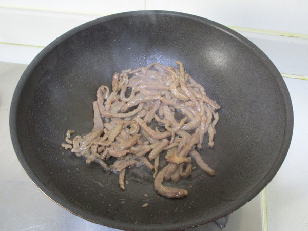 Shredded Beef with Tea Tree Mushroom and Black Pepper recipe