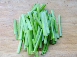 Refreshing and Good Taste-stir-fried Parsley Tofu recipe