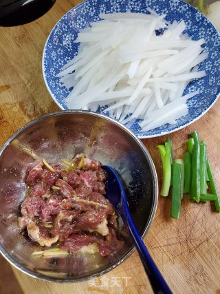 Stir-fried Beef with Carrot Sticks recipe