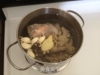 Pork Bone Chicken Foot Eyebrow Bean Soup recipe