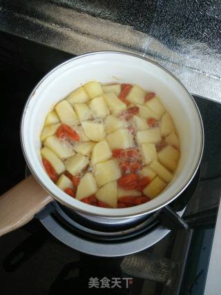 Stewed Wolfberry with Apple and Rock Sugar recipe