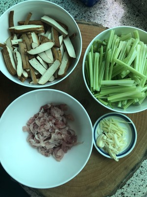 Celery Shredded Pork Sauteed Dry recipe