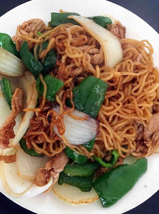 Fried Noodles with Onion and Meat