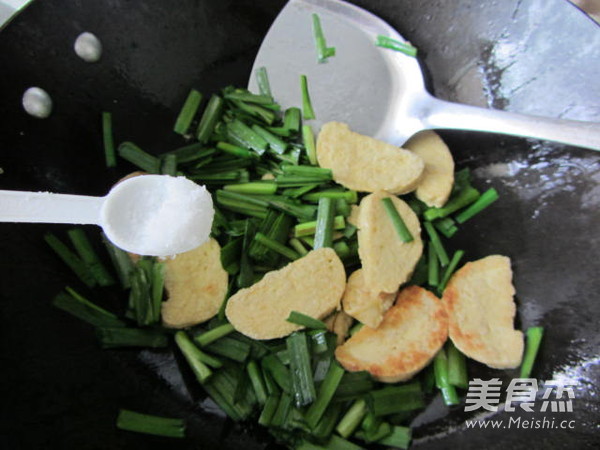 Stir-fried Vegetarian Chicken with Leek recipe