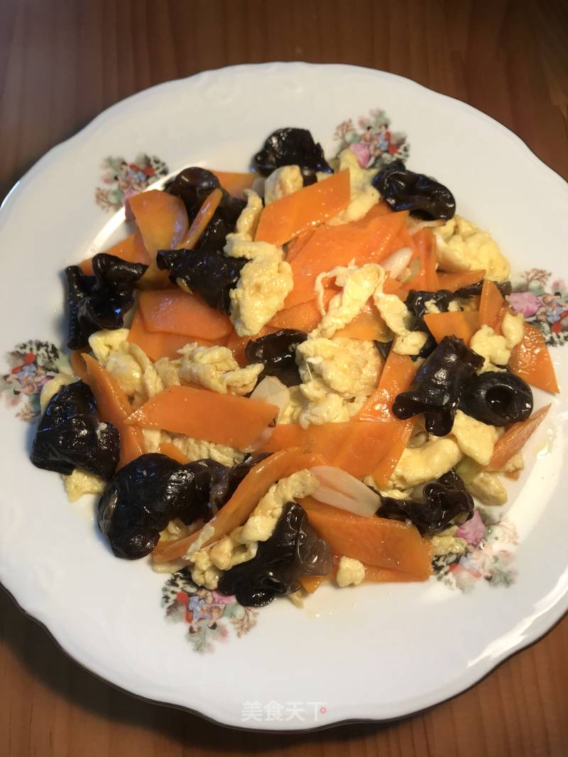 Scrambled Eggs with Carrots and Fungus recipe