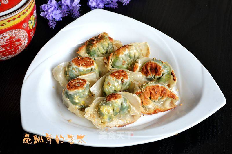 Fried Wontons with Green Vegetables and Eggs recipe