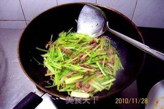 Stir-fried Celery with Beef in Oyster Sauce recipe