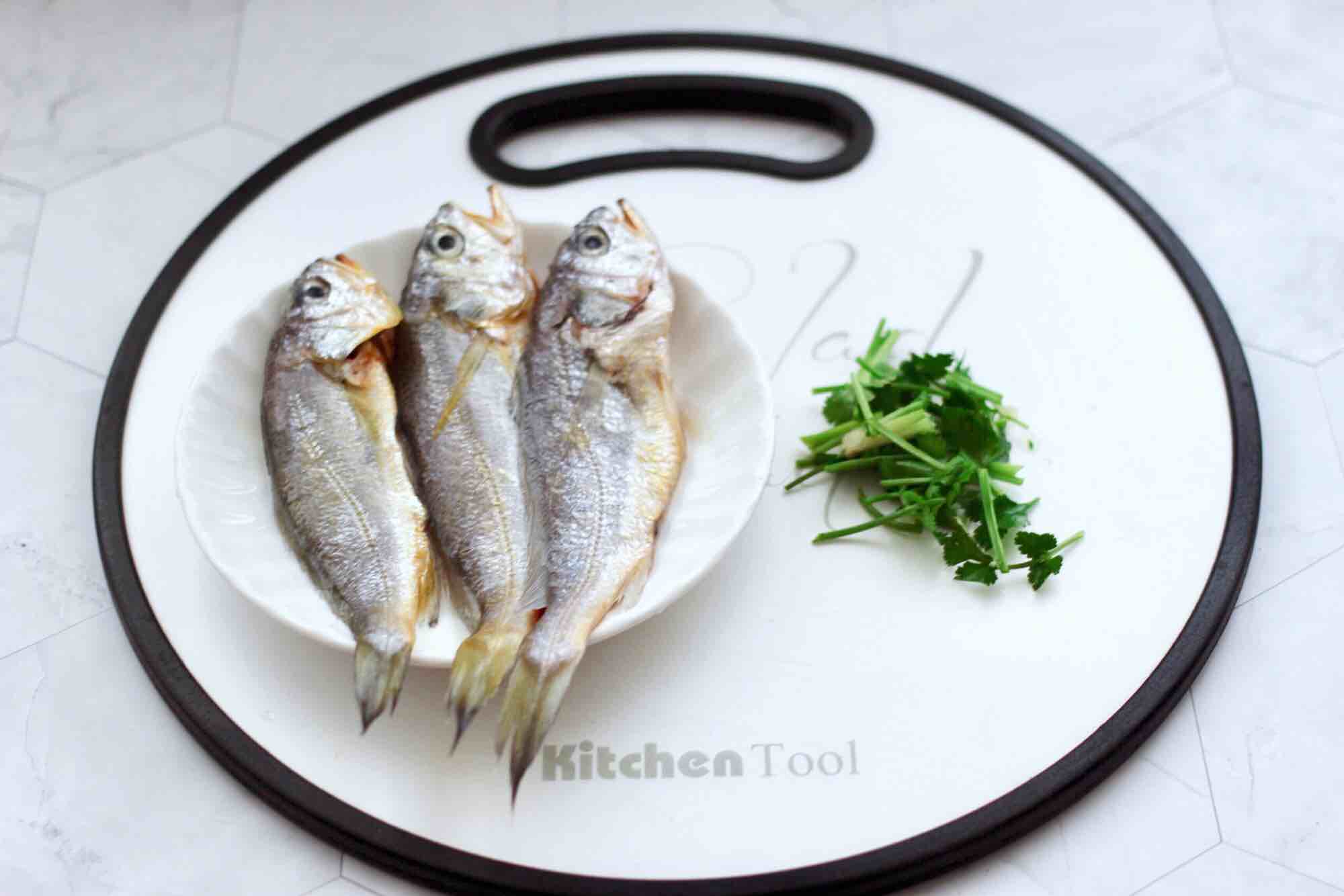 Yellow Croaker and Sweet Potato Noodles in Sour Soup recipe
