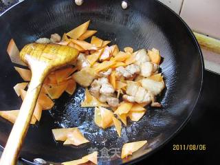 Stir-fried Pork Belly with Carrots recipe