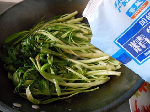 Fresh Shredded Fermented Bean Curd and Water Spinach recipe