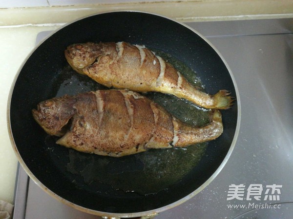 Fried and Steamed Large Yellow Croaker recipe