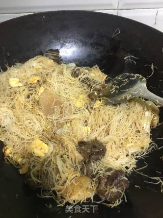 Stir-fried Bee Hoon with Beef Brisket recipe