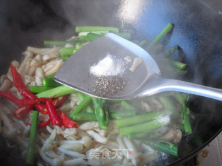 Stir-fried White Jade Mushroom with Red Wine recipe