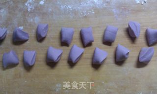 Purple Shoe-shaped Steamed Dumplings recipe