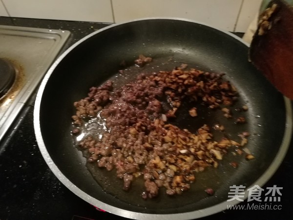 Mushroom Beef Fried Noodles recipe