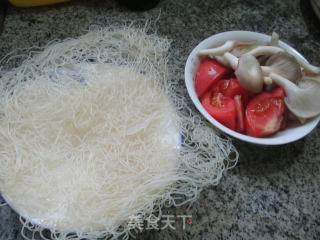 Xiuzhen Mushroom Tomato Rice Noodles recipe