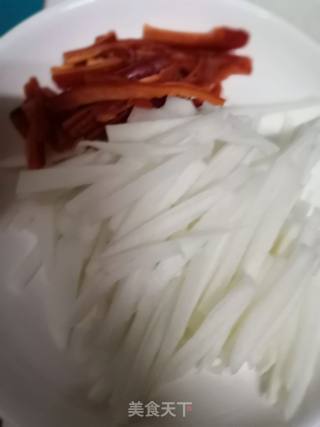 Stir-fried Celery with Shredded Radish recipe