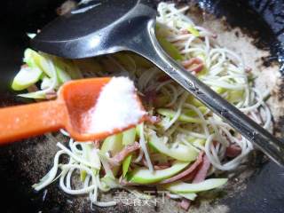 Fried Noodles with Ham and Bamboo Shoots recipe